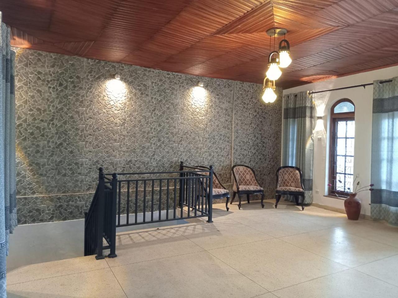 Farah Guest Inn ฮาปูตาเล ภายนอก รูปภาพ