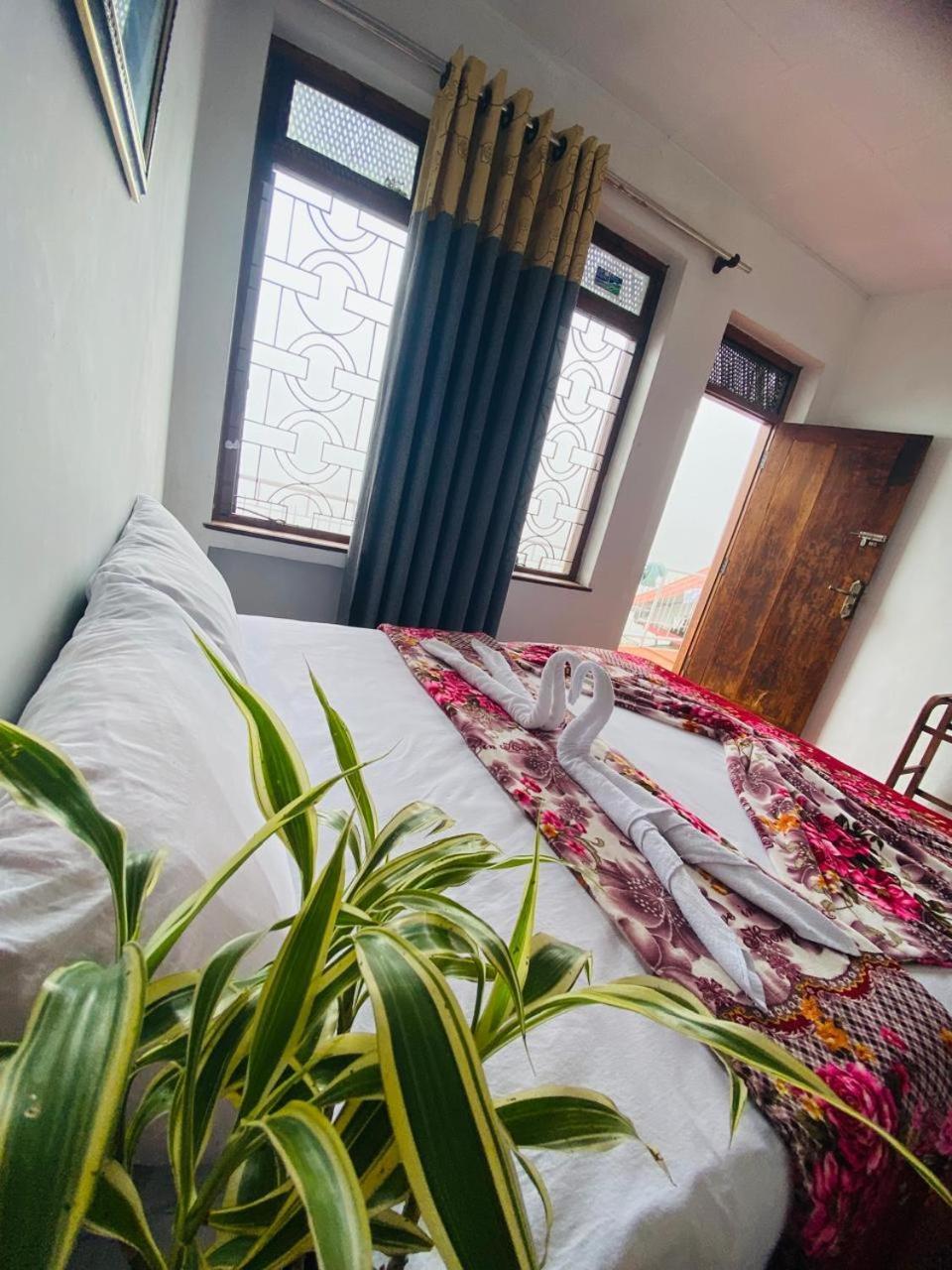 Farah Guest Inn ฮาปูตาเล ภายนอก รูปภาพ