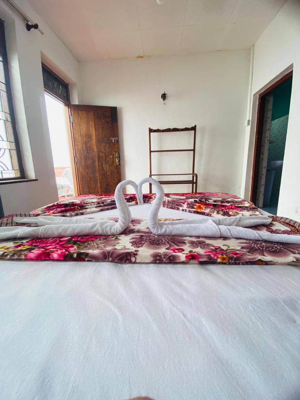 Farah Guest Inn ฮาปูตาเล ภายนอก รูปภาพ
