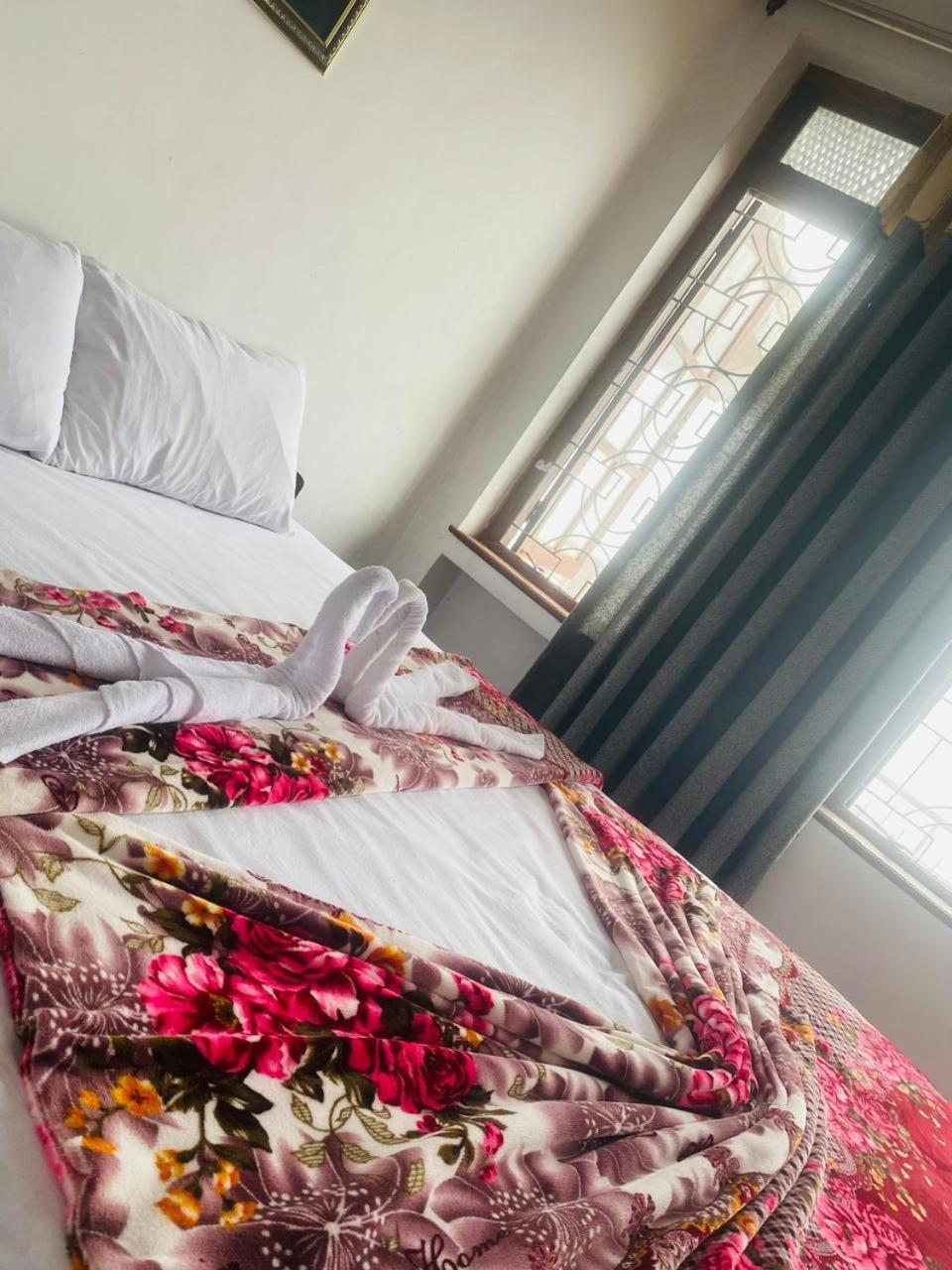 Farah Guest Inn ฮาปูตาเล ภายนอก รูปภาพ
