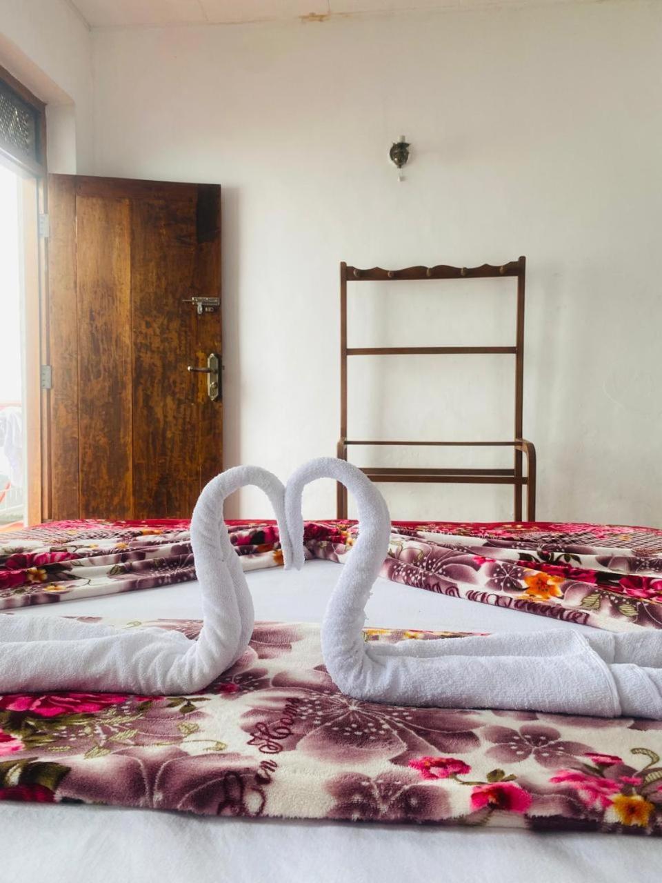 Farah Guest Inn ฮาปูตาเล ภายนอก รูปภาพ