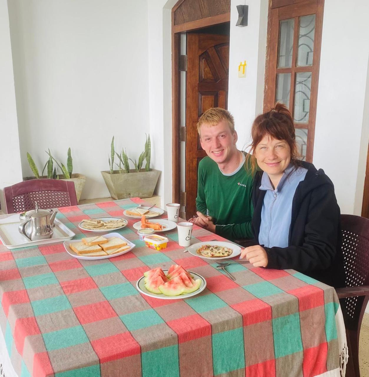 Farah Guest Inn ฮาปูตาเล ภายนอก รูปภาพ